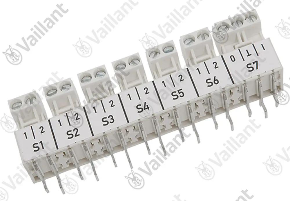 Steckverbinder von Vaillant in einer Reihe, beschriftet S1 bis S7, mit mehreren Anschlüssen zur elektrischen Verbindung.
